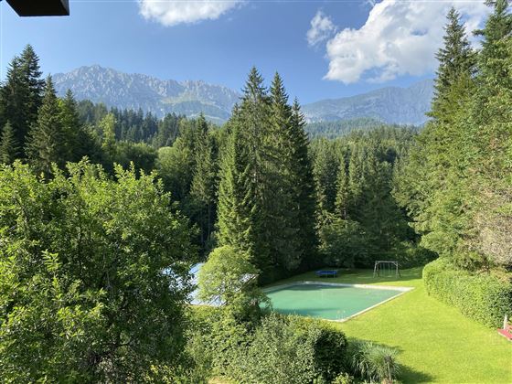 Beim Talschuster Schwimmbad und Wilder Kaiser