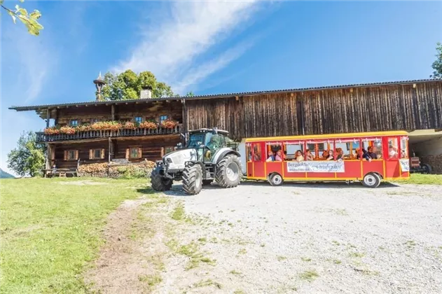 bergdoktor-traktorfahrt-gruberhof-soell-foto-marti