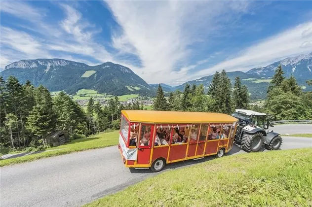 Bergdoktor Traktorfahrt Gruberhof_Soell_Foto Marti