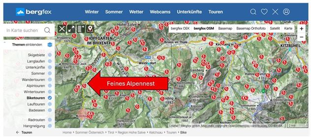 Eine digitale Karte mit verschiedenen Wander- und Skitagestellen in den Alpen. Ein Punkt ist mit einem roten Pfeil als „Feines Alpennest“ markiert.