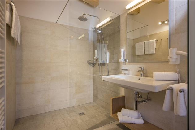 Doppelzimmer Superior 220 Badezimmer
