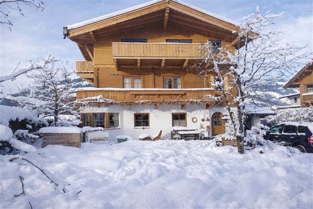 EhrensbergerC_HausWinter