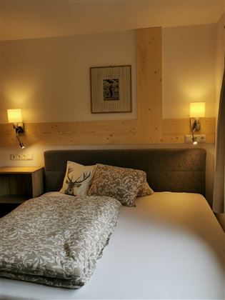 Einzelzimmer Max  mit Kingsize-Bett