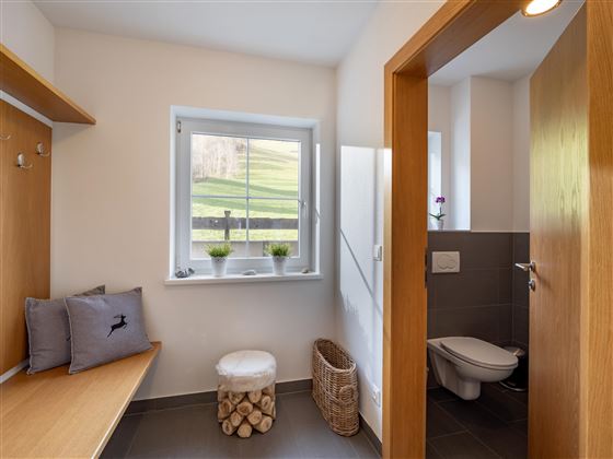 Ferienhaus_Wirtheim_Moosen_26_Brixen_Garderobe_WC
