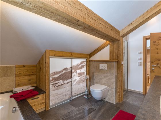 Ferienwohnung_Beim_Hoizwurm_Dorf_51_Aschau_Badezim