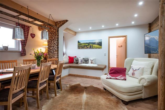 Ferienwohnung_Bergwelt Wohn-und Essbereich