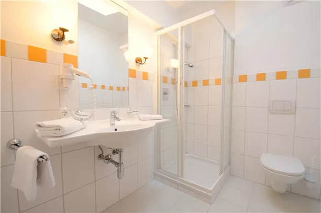 Ferienwohnung Edelweiss Dusche Badezimmer