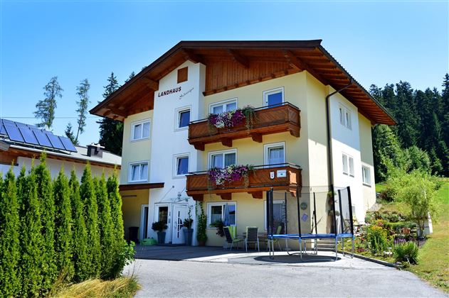 Sommeransicht Landhaus Schweiger