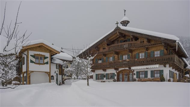 Ferienwohnungen Webern_Aschauerstr_56_58_Haus_Winter_n