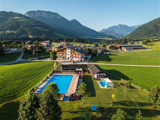 Freischwimmbad Itter_Hotel Edelweiss