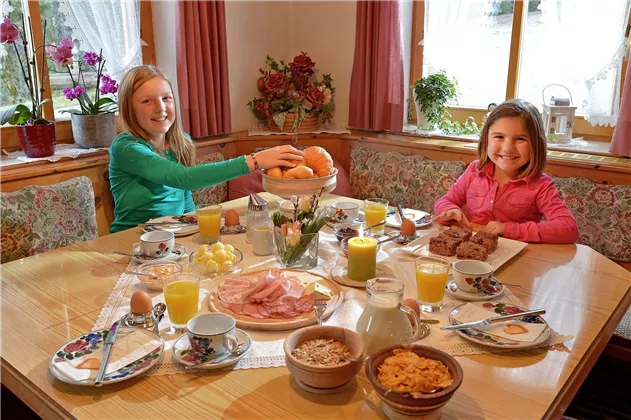 Frühstückstisch mit Kinder