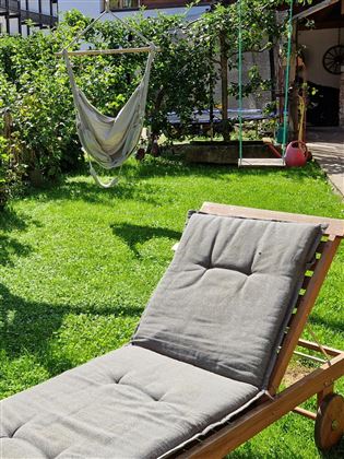 Gartenecke mit Schaukel
