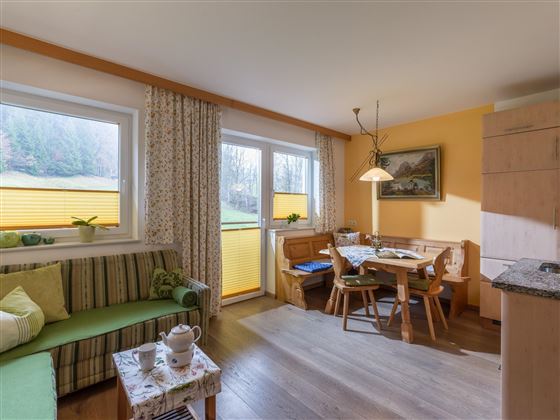 Gemütliches Wohnküche  im Appartement Pölven