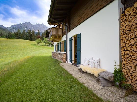 Hahnenkamm-Wohnung-Terrasse-Westen