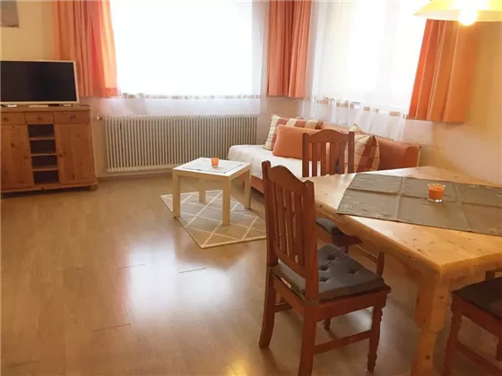 Haus-Bambi-Ferienwohnung3-Wohnzimmer2