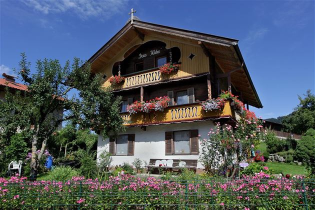 Haus_Weber_Doerfl_35_Itter_Haus_aussen_Sommer