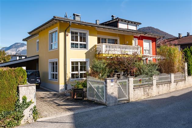 Hausansicht im Herbst