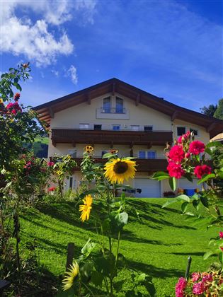 Hausansicht_Sommer_Appartement-Christine-Brixen-im