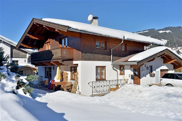 Hausansicht_Winter_