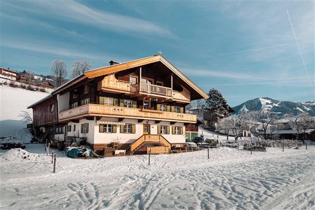 Der Kainrathen-Hof im Winter in Schneelandschaft