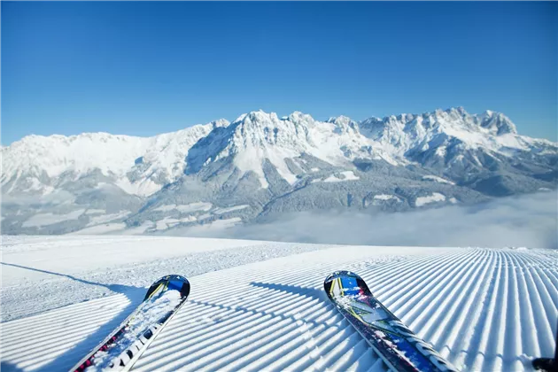 hd-wilder-kaiser-frisch-gewalzte-piste-mit-blick-z