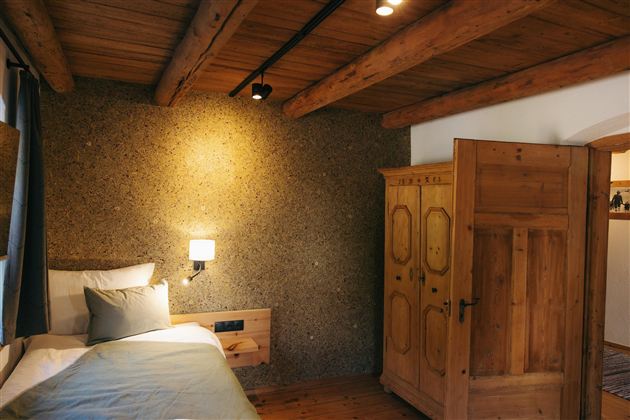 Heublumen-Wand im Schlafzimmer