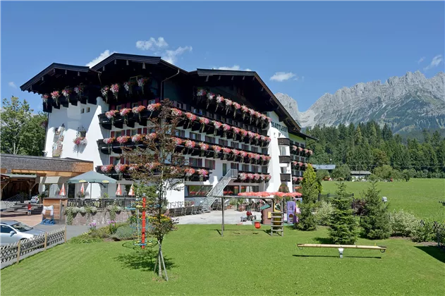 Hotel-Balttlhof-Going-Haus-Sommer