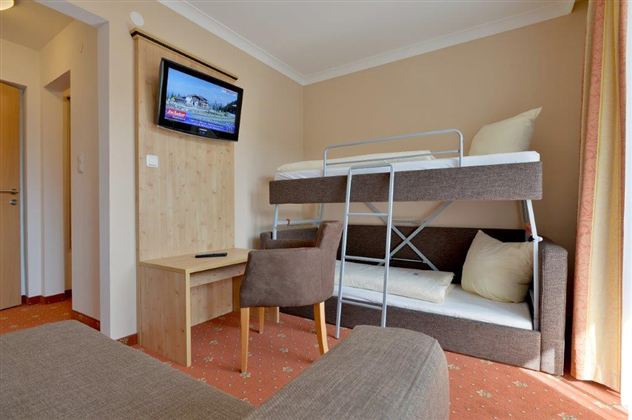 Hotel-Mesnerwirt-Lenk-Jakob-Dorfplatz-2-Westendorf