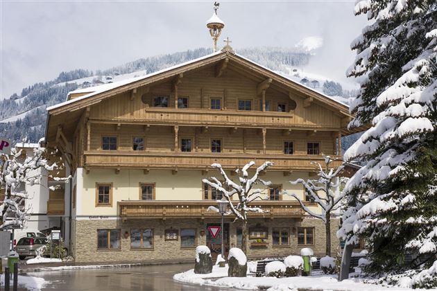 Hotel_Post_Dorfplatz_11_Westendorf_Haus_Winter_1