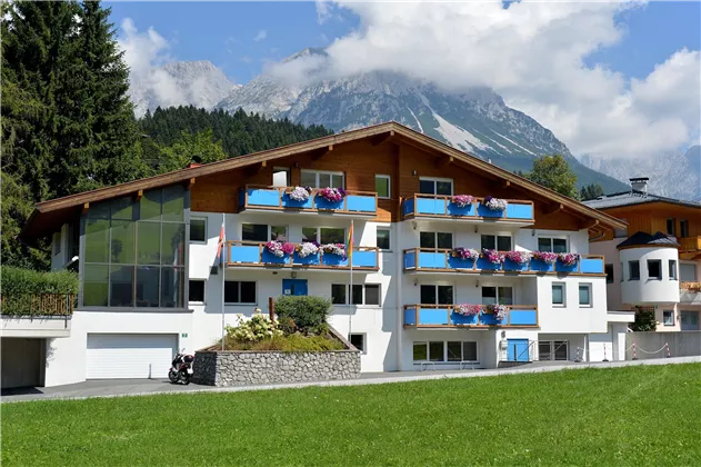 Hotel-Romeo-Scheffau-Blaiken-71-Haus-Sommer