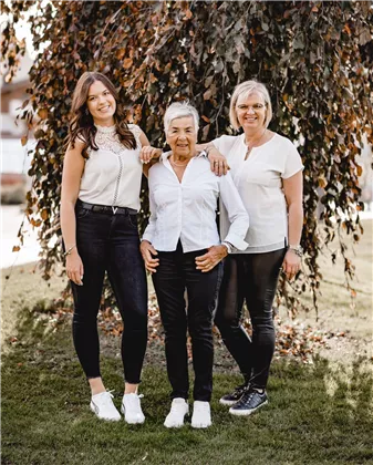 Der "Putztrupp", Carina, Maria und Heidi