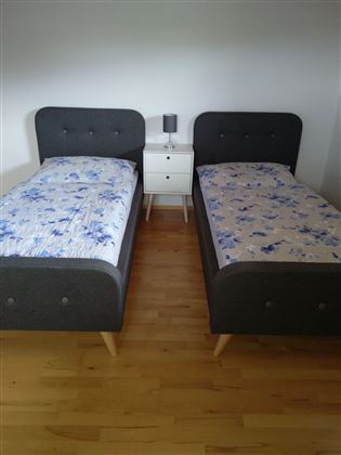 Schlafzimmer 2 Betten 90x180cm zusammen möglich