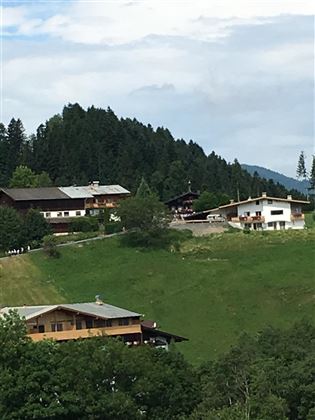 IMG_4813 Ausblick zum Bergdoktor Haus