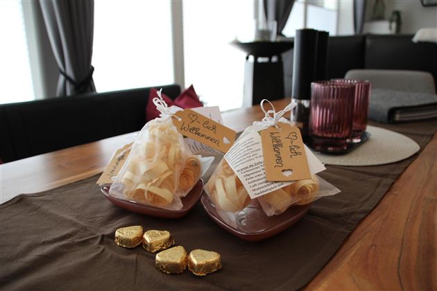 Herzlich Willkommen, selbstgemachte Zirbensäckchen mit Zirbenlocken aus Tirol.