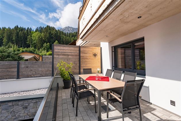 Kaiserluft_Chalets_Oberfeld_43_Scheffau_Terrasse_2