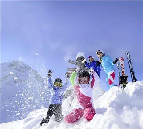 KAM_003231_Familie-im-Schnee_Fotograf-Stefan-Eisen