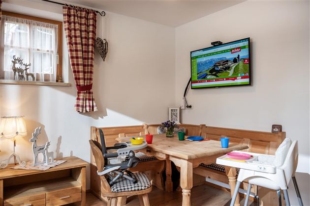 Kinder_Geschirr__Kinderstühle