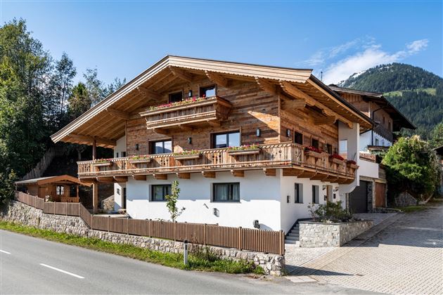 Kinkara_Lodge_Lendstrasse_42_Kirchberg_Haus_aussen