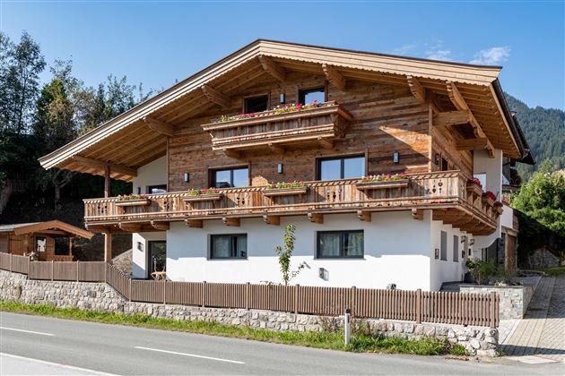 Kinkara_Lodge_Lendstrasse_42_Kirchberg_Haus_aussen