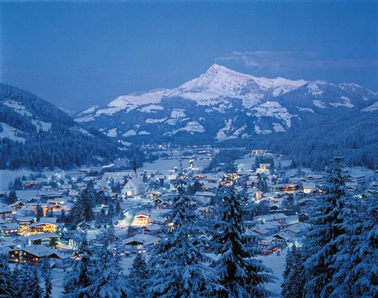 kirchberg-bei-nachtÂ©kitzbueheleralpen-brixental