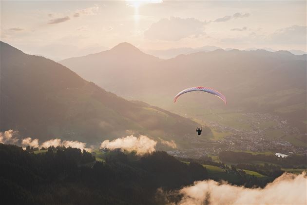 medium-tvb-brixental-sommer-paragleiten