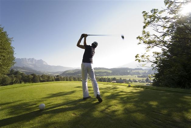 Mehrere Golfplätze in unmittelbare Nähe.