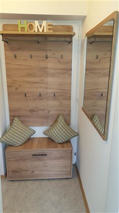 Melanies Appartement Garderobe neu