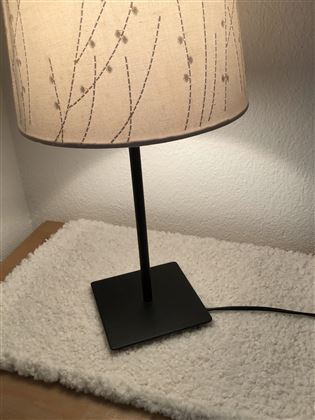 Nachttischlampe im Doppelzimmer