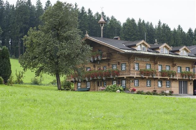Pfaringhof, Hausansicht Sommer