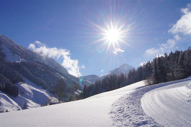 Piste hinter der Hütte