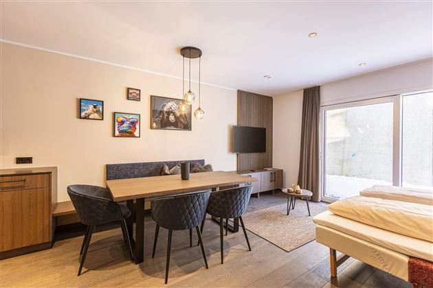 Premium Ferienwohnung mit 1 Schlafzimmer_Esstisch