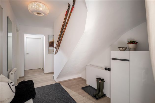 RENThier_Appartements_Hauseingang_Flur