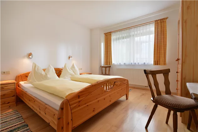 Schlafzimmer 1