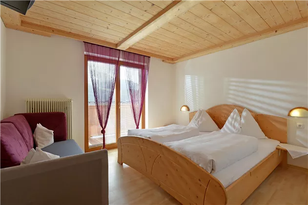 Schlafzimmer 1